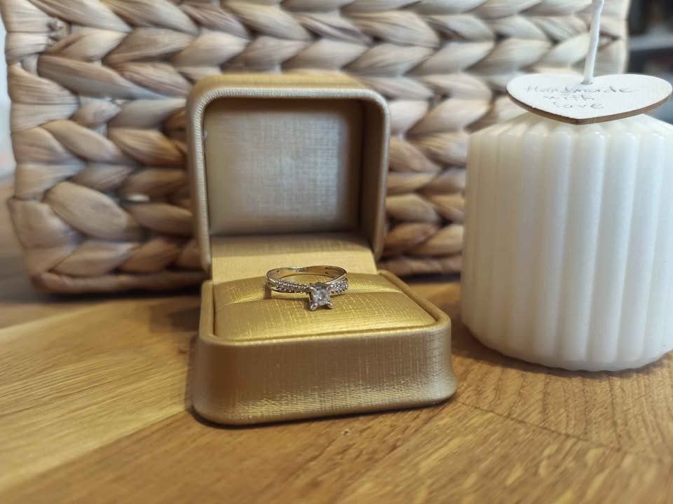 Ringe: Neu Natural Diamond Ring 18K Gold - Twisted style – Neu und originalverpackt aus Birmensdorf ZH von Nanu-R 5