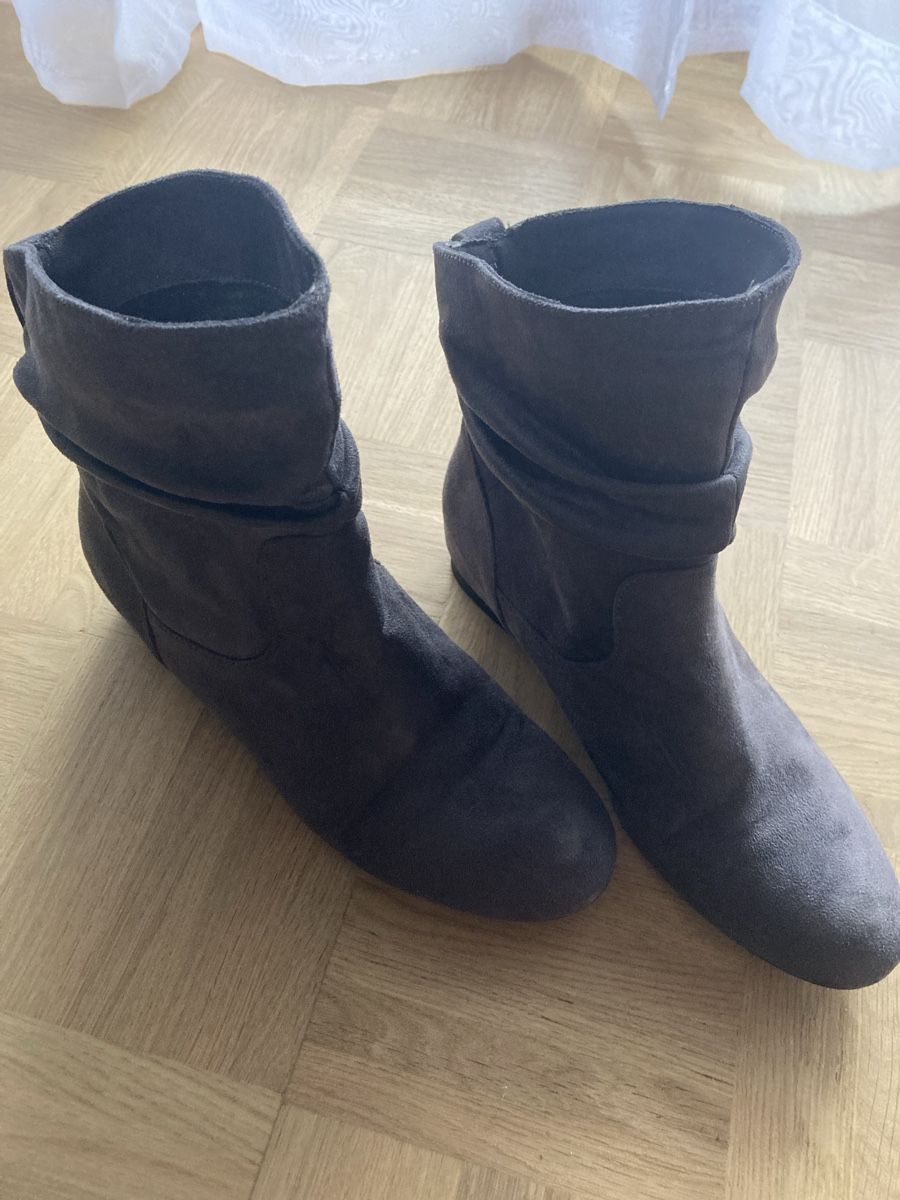 Scarpe da donna: graue Damen Stiefeletten, Gr.41 – Nuovo (secondo la descrizione) da Oberentfelden venduto da petle78