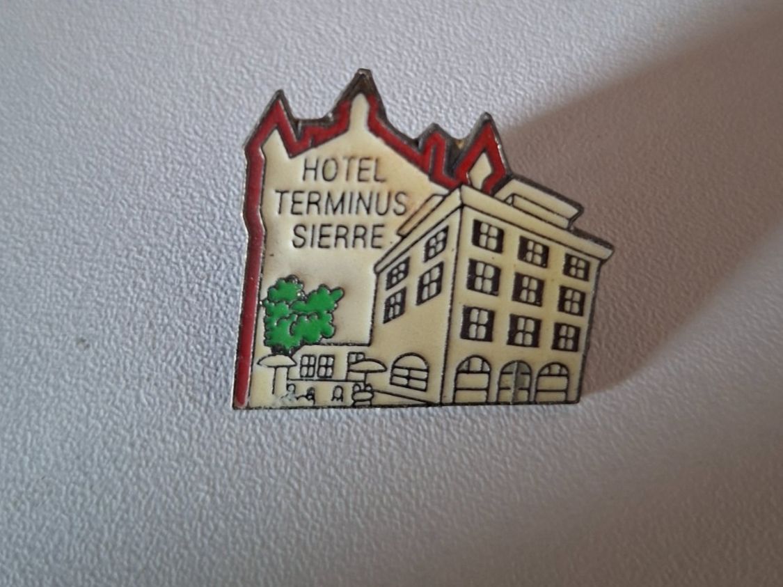 Plaketten & Abzeichen: Pin Hotel Terminus Sierre – Gebraucht aus Erlinsbach von pfunky