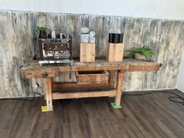 Alte Werkbank aus Holz 