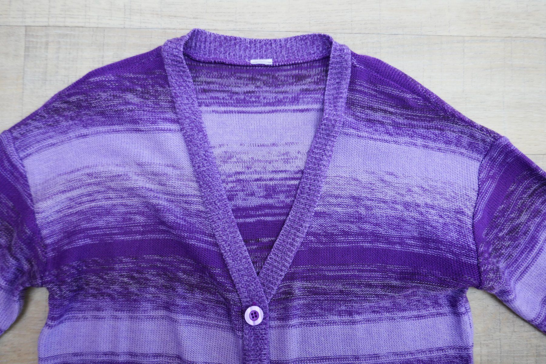 Giacche: Strickjacke violett mit Farbverlauf, Gr. 40 – Usato da Port venduto da uzuku 3