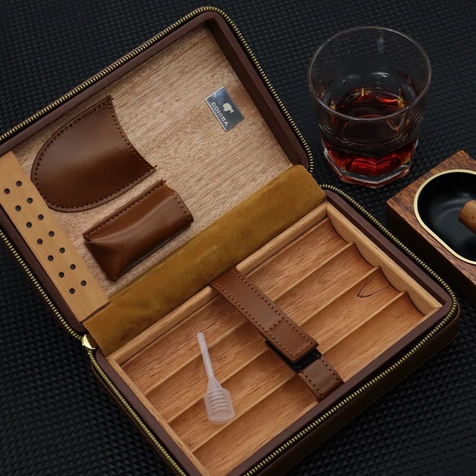 Cohiba Humidor per sigari: Zigarren Reisehumidor Lederetui – Nuovo e nell'imballaggio originale da Flawil venduto da swisstrendshop 1