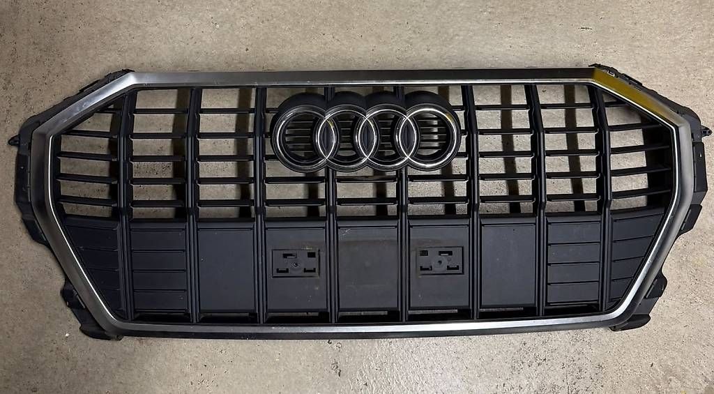 Audi Tutti pezzi di ricambio auto: Original Kühlergrill Frontgrill Audi Q3 F3 – Usato da Küsnacht ZH venduto da Csm1899 1