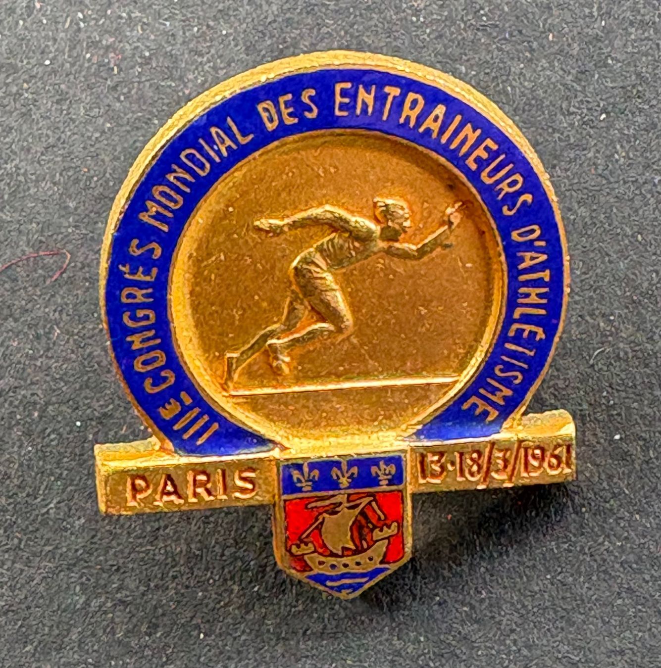 Placchette & Badge: ANSTECKER PARIS 1961 – Usato da Ostermundigen venduto da Wyatt-Earp