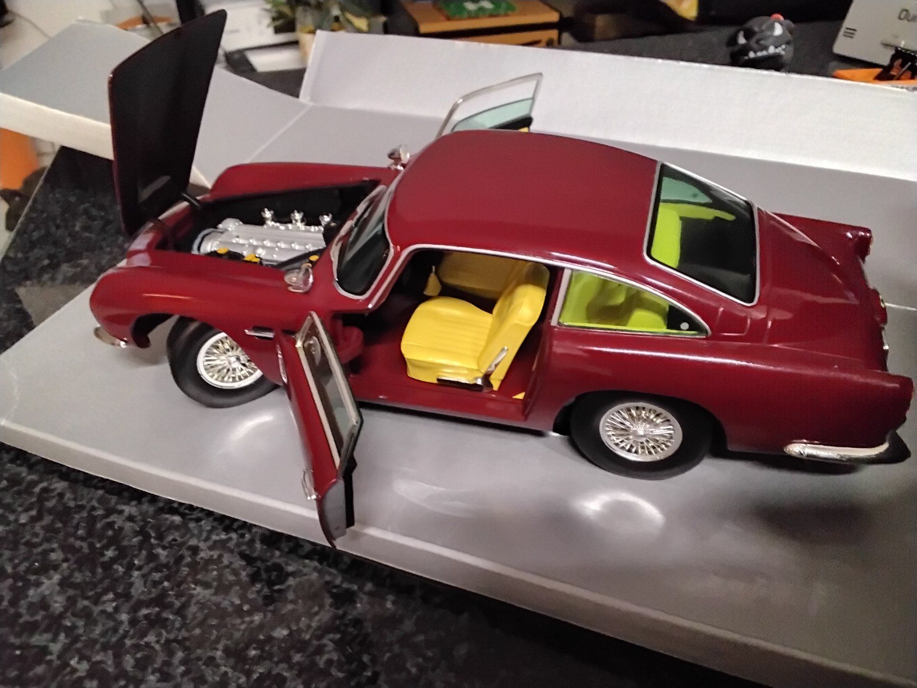 Aston Martin Modellini d'auto: Aston Martin DB5, 1/18 CHRONO – Nuovo (secondo la descrizione) da Pfyn venduto da Wildwilli 2