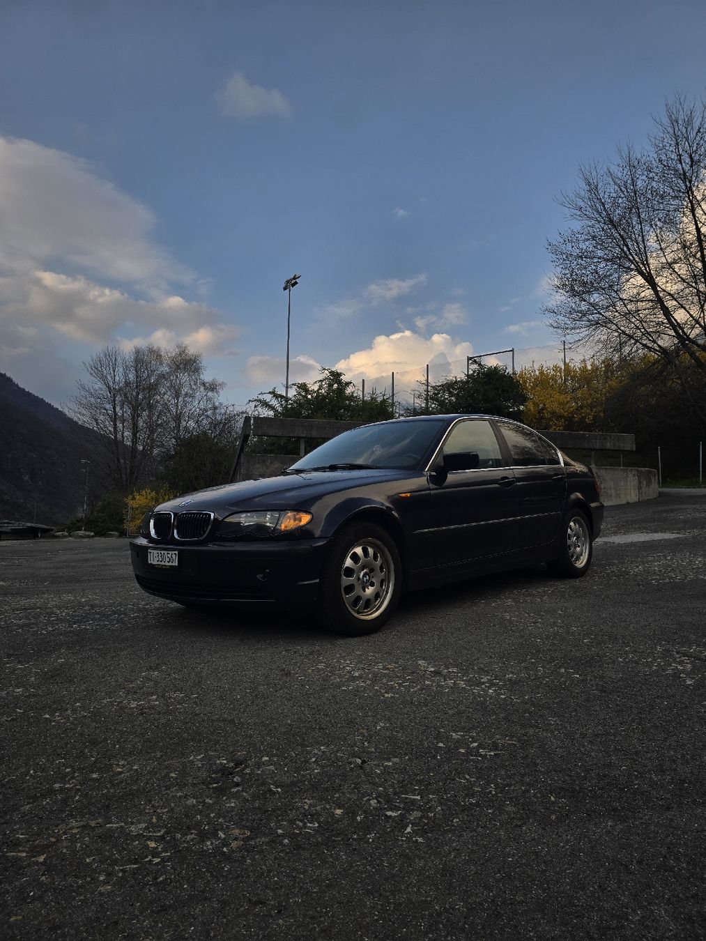 BMW Autos: BMW 325 berlina, anno 2002, blu – Gebraucht aus Biasca von ana_wqf5