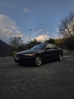 BMW 325 berlina, anno 2002, blu