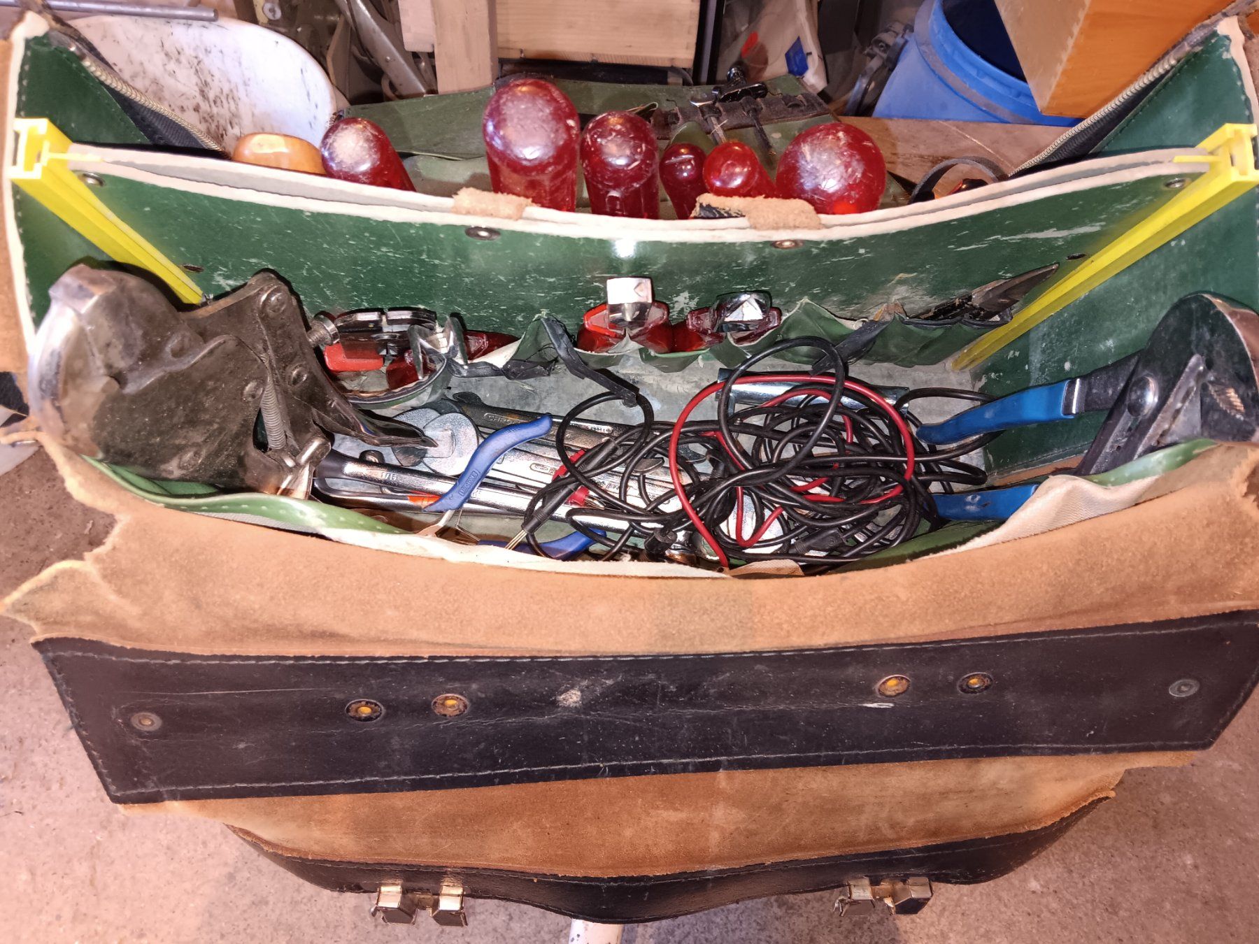 Tutti gli attrezzi: Gefüllte Werkzeugtasche aus Leder. – Usato da Dietikon venduto da Sauber64 2