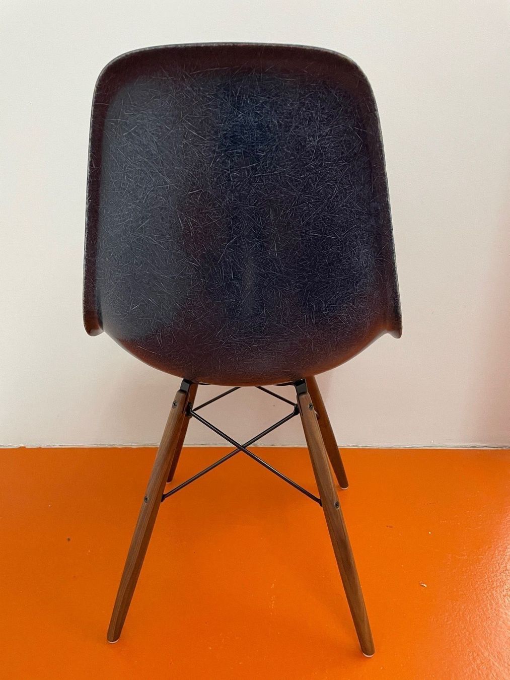 Eames Sedie: Eames Side Chair Navy blue – Usato da ipsach venduto da Latigo 2