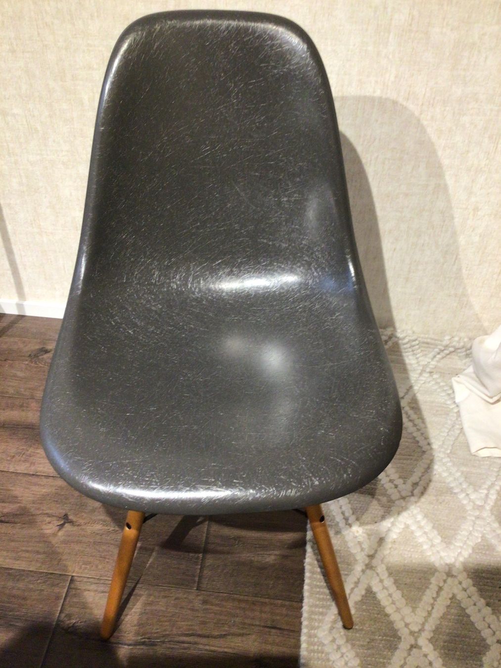 Vitra Sedie: Vitra Fiberglas Side Chair – Usato da arth venduto da Tasalo