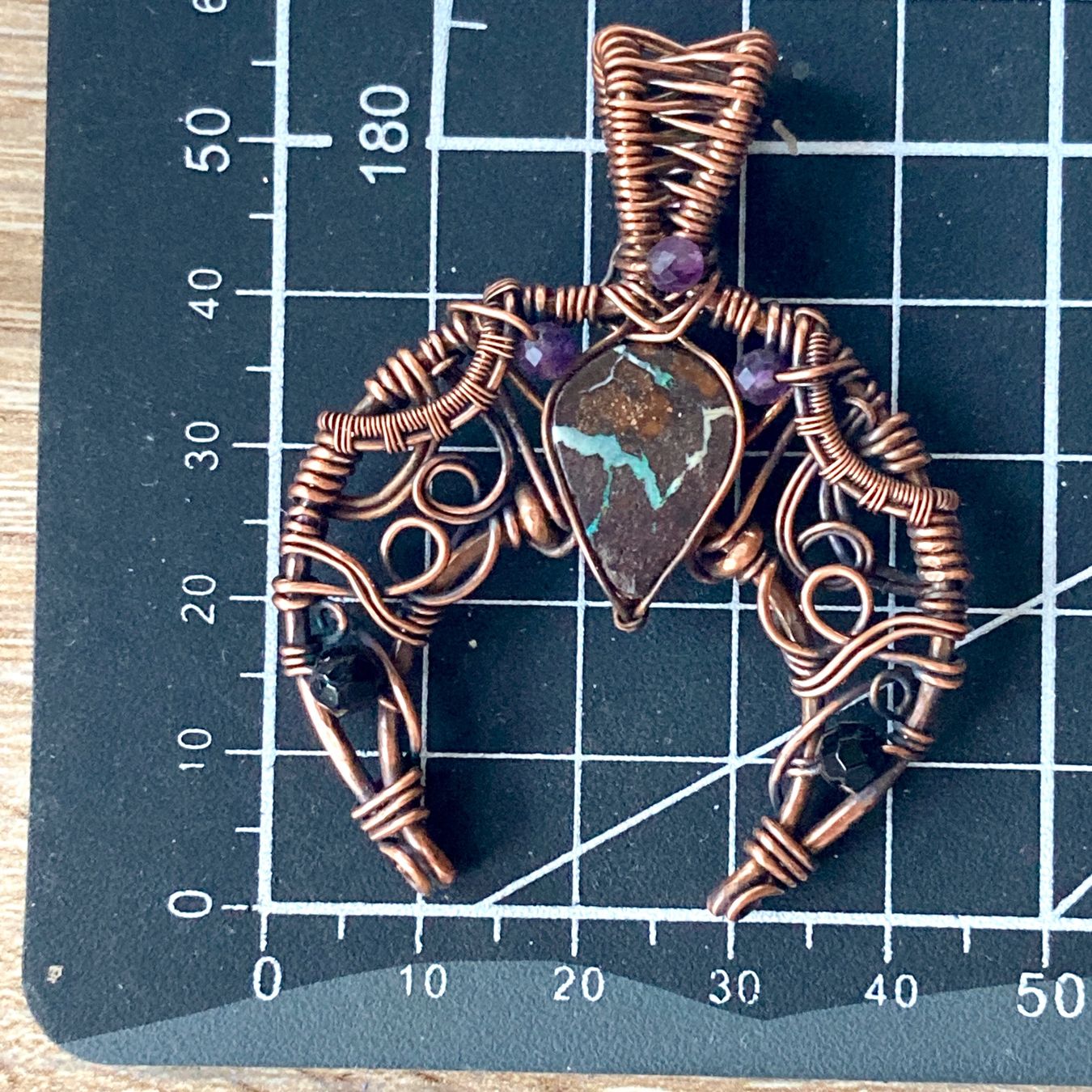 Catenine: Handgefertigter Mond-Anhänger mit Boulder-Opal – Nuovo (secondo la descrizione) da Solothurn venduto da Kiki_Di 3