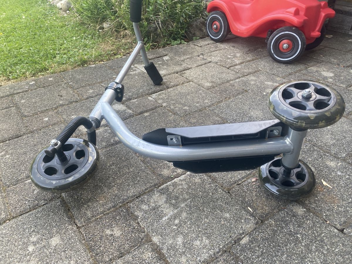 Kickboard: Kinderkickboard 3-Rad AFUN silber-grau – Usato da St. Gallen venduto da Msgoethe 1