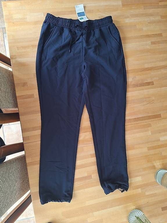 Pantalons: Active wasserabweichende Hosen – D'occasion à Frutigen par elle_nnam