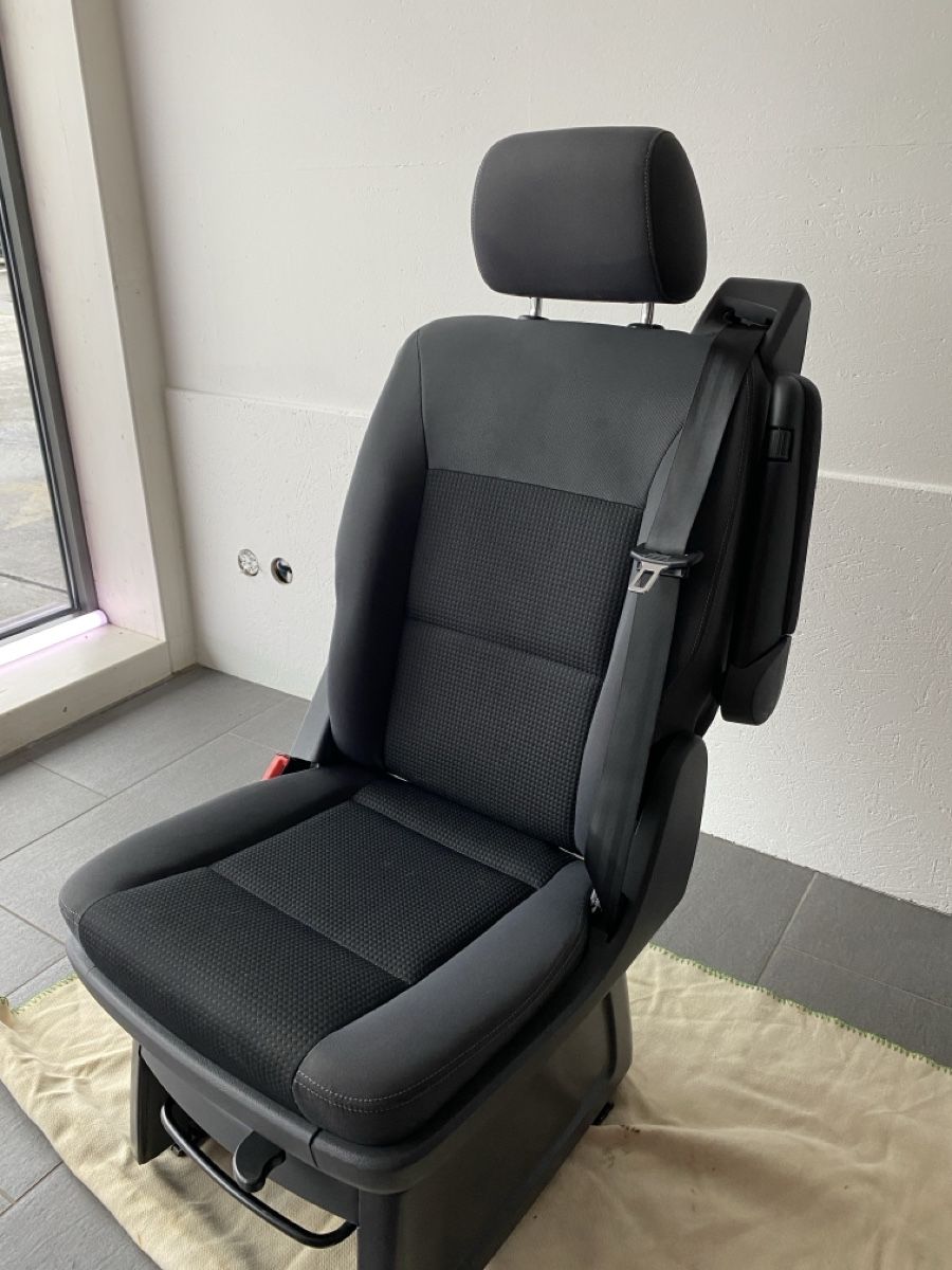 VW Tutti i ricambio: VW T6 / T6.1 / (T5) Drehsitz hinten Einzel – Usato da Altdorf UR venduto da speedrs9