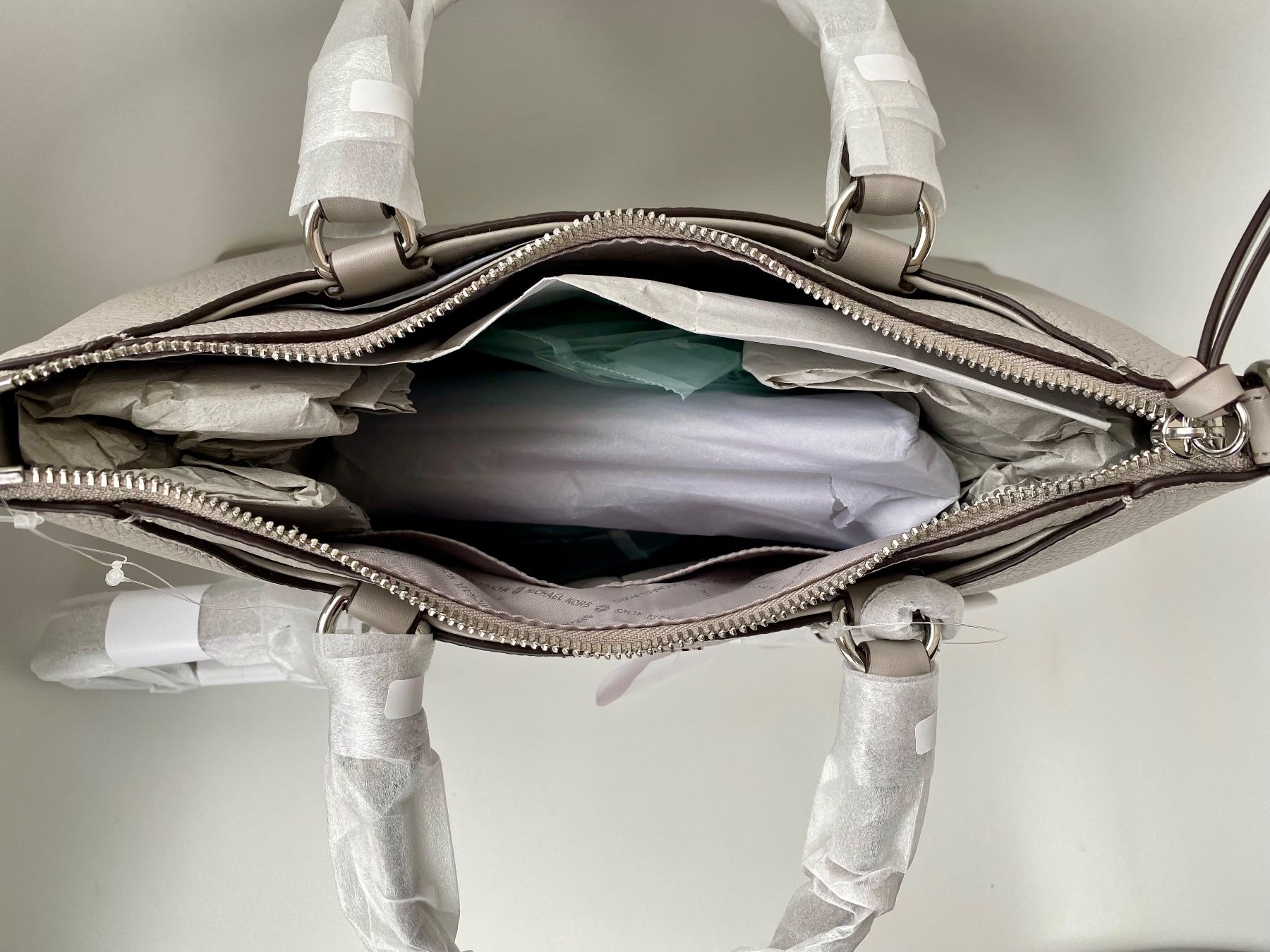 Michael Kors Altro in  Abbigliamento & Accessori: Sac Michael Kors en cuir   NEU! – Nuovo e nell'imballaggio originale da Peseux venduto da Gilloss 2