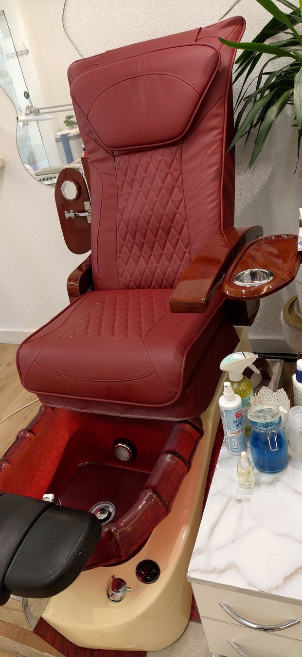 Lettini & sedie per cosmetici: Two professional Pediure Spa Chairs with massage function – Usato da Cham venduto da ros_dh5n