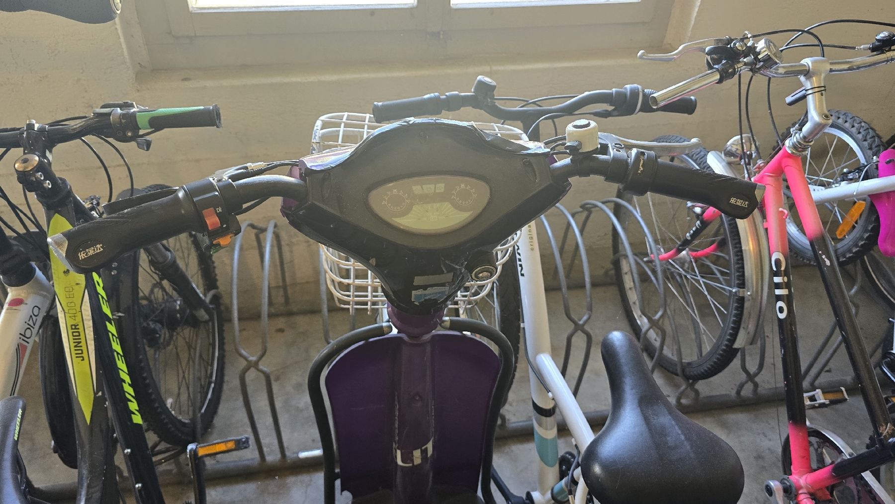 Elektromobile: Elektro Roller Elite violett mit Korb – Defekt aus Lengnau BE von esl_7h6z 1