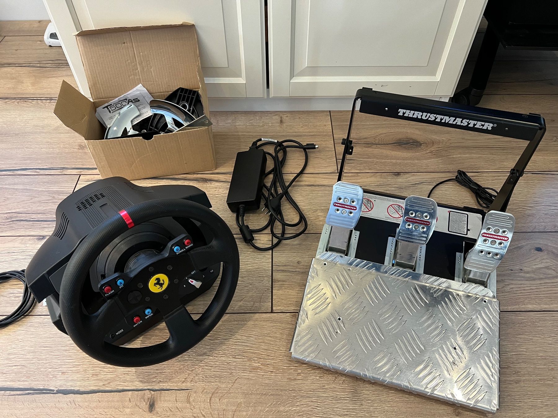 Thrustmaster Controller: Thrustmaster T500RS Force Feedback Lenkrad und Pedale – Gebraucht aus Walzenhausen von