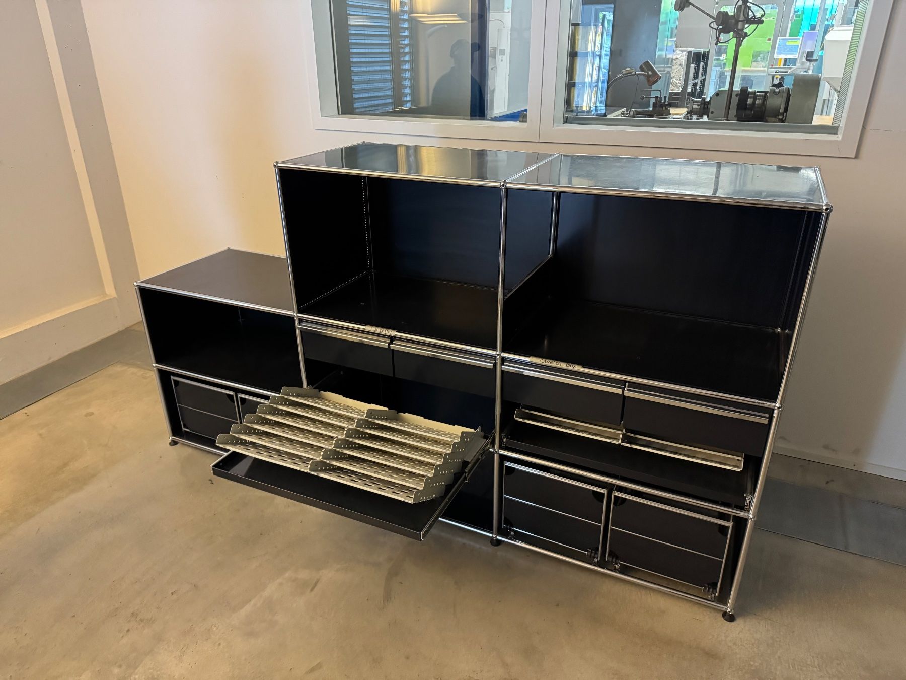 USM Scaffali: Usm Büro Sideboard schwarz Lieferung gratis – Usato da Thun venduto da Thuno6 1