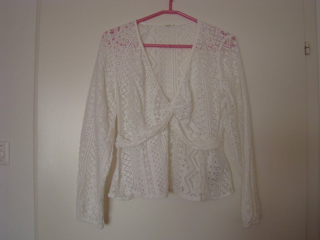 Oysho Top: Oysho, haut blanc en dentelle – Nuovo e nell'imballaggio originale da Lussery-Villars venduto da pousinete02 2