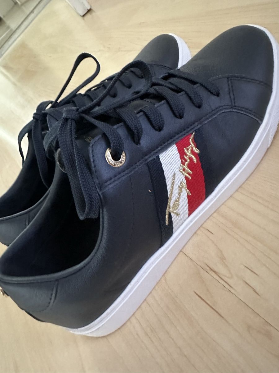 Tommy Hilfiger Scarpe da donna: Sneaker Tommy Hilfiger – Usato da Jona venduto da nik_bdd9 1