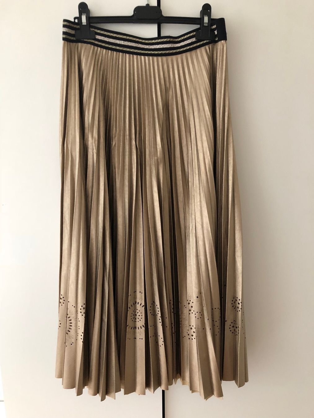 Gonne: Gold vegan leather skirt – Usato da zürich venduto da Ildiavolovesteprada 1
