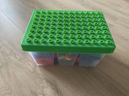 Kiste voller Bausteine Grösse Duplo