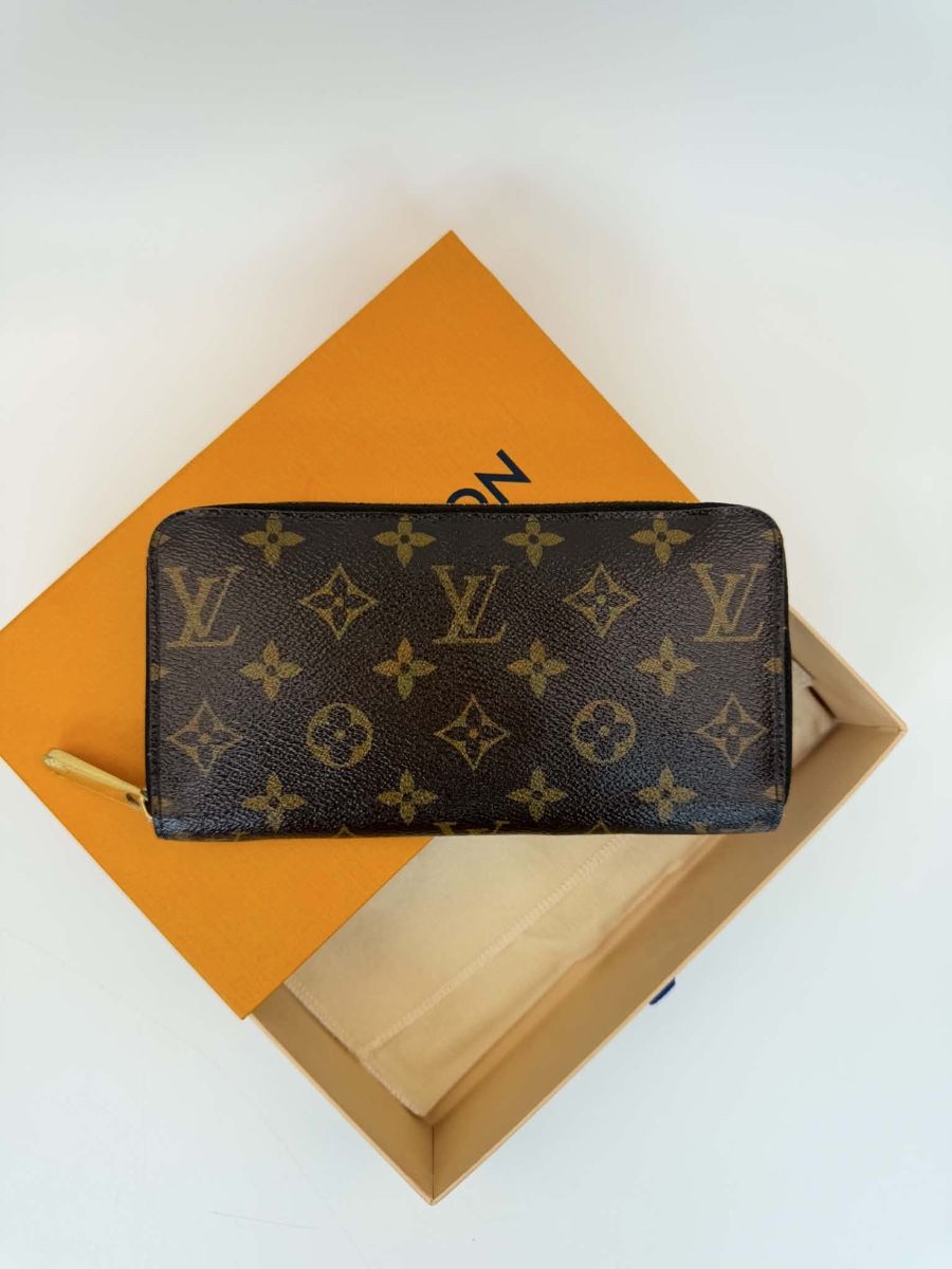 Louis Vuitton Portemonnaie: Louis Vuitton zippy y2011 – Gebraucht aus Widnau von Pukpan_99