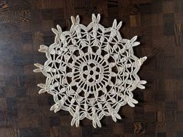 Gehäkelte Tischdecke beige Handarbeit neu