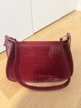 Handtasche rot Kroko-Muster Lackleder neuwertig