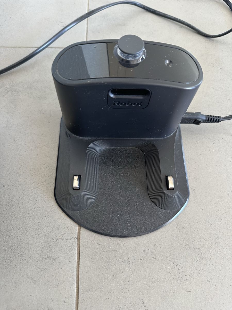 Irobot Aspirapolveri & Accessori: iRobot Roomba 975 + station + brosses neuves – Usato da Attalens venduto da Scarach 1