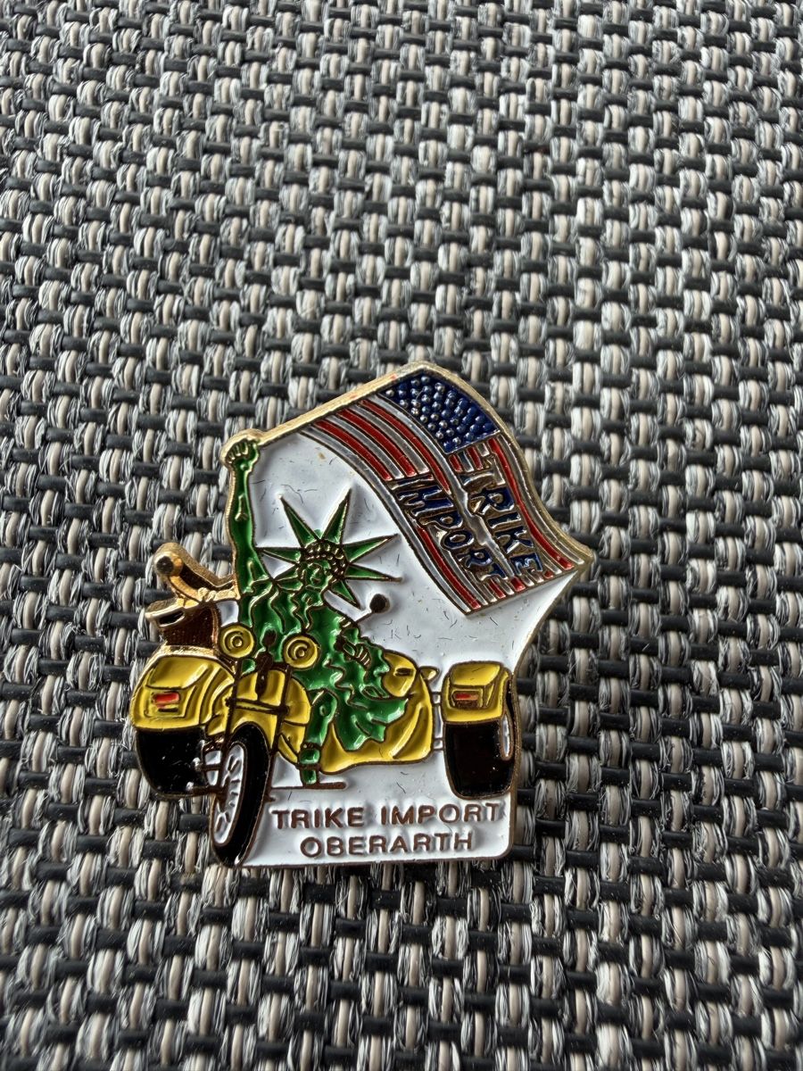 Placchette & Badge: Pin Trike Import Oberarth – Usato da Seewen SZ venduto da Missholdi