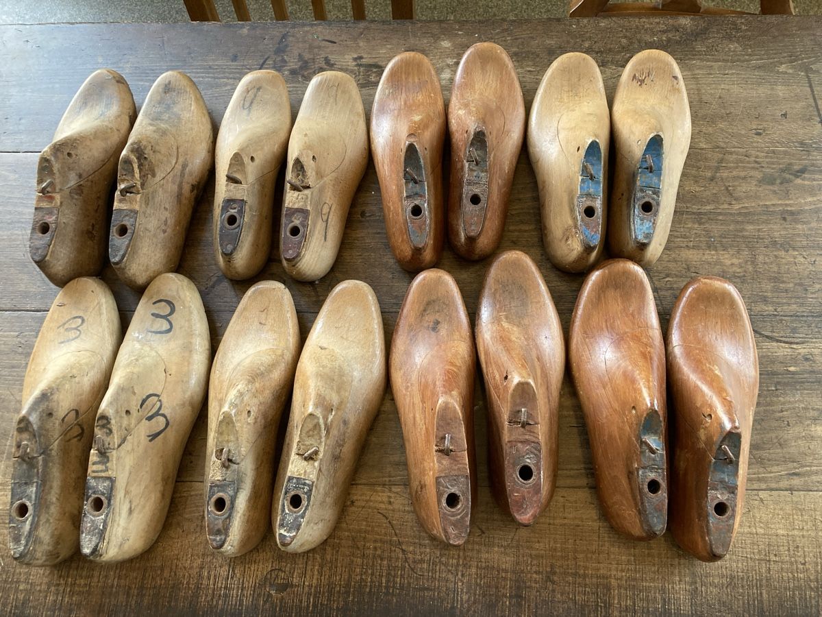 Articoli in legno: Holz Schuhleisten 8 Paare – Usato da Zürich venduto da Mueschelmau