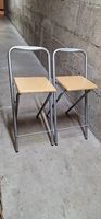 2 chaises de bar en bois