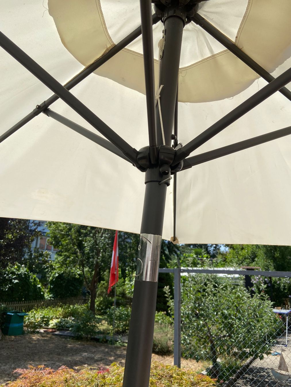 Ombrelloni: Sonnenschirm mit Sockel – Usato da Basel venduto da Relaphe 4