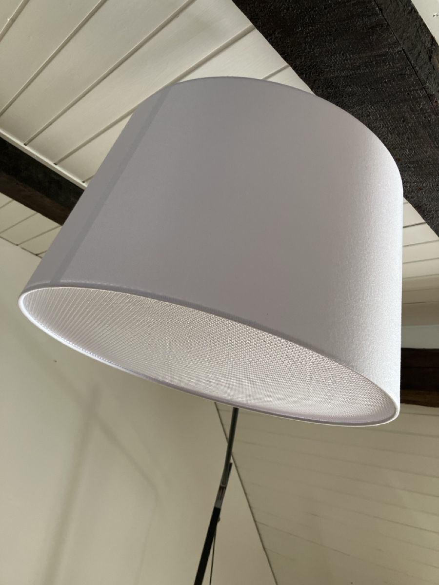 Lampes: Stehleuchte schwarz Metall – D'occasion à Allschwil par astoerli 1