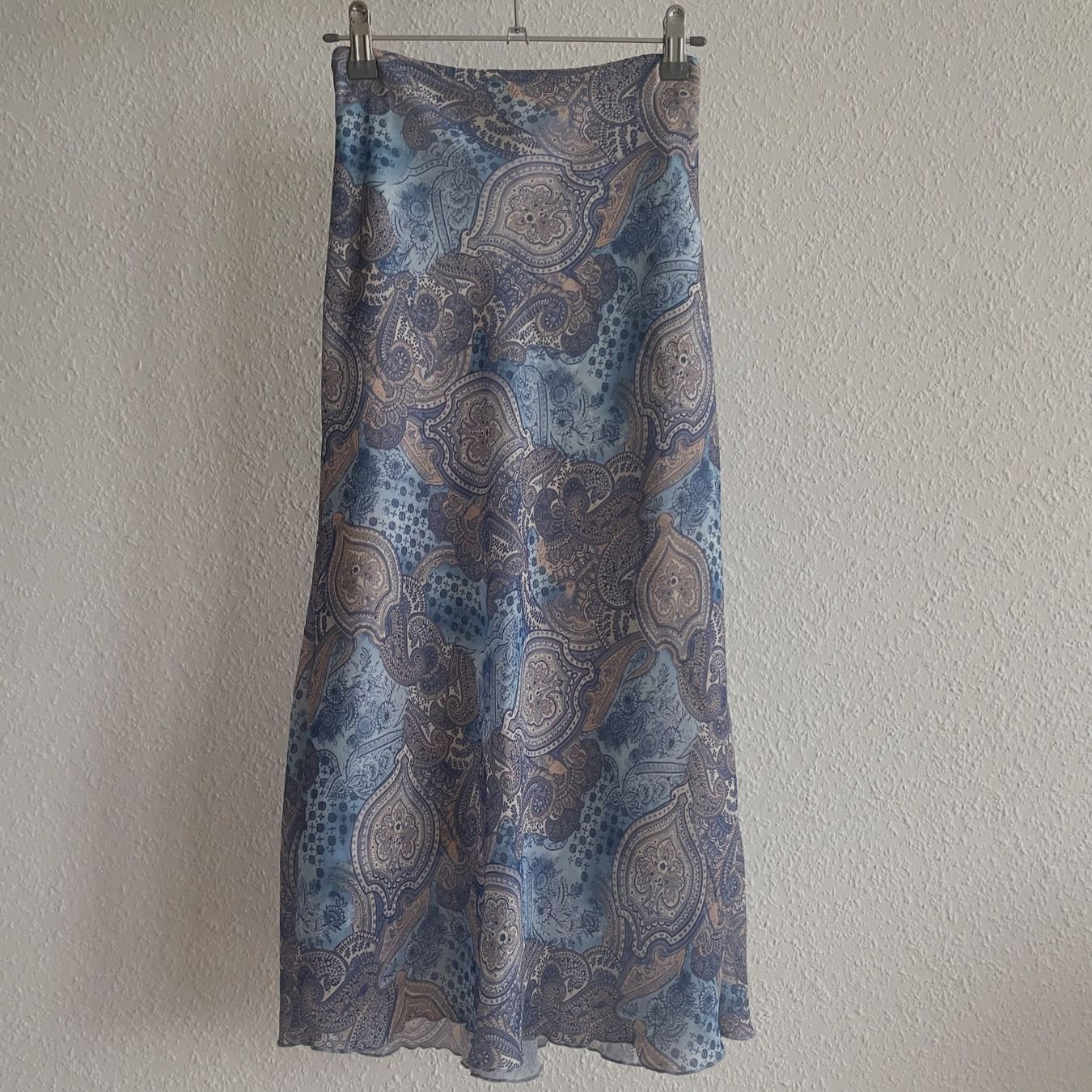 Gonne: Vintage midi skirt – Usato da Genève venduto da toandfrom 3