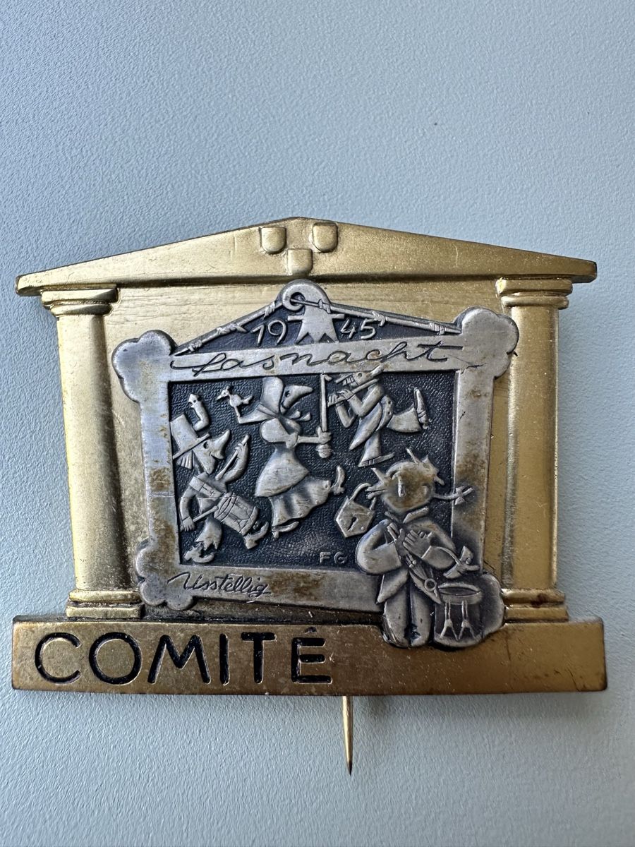 Basler Placchette & Badge: Fasnacht Basel GOLD COMITÉ 1945 – Usato da Basel venduto da fasnachtsoutlet1965