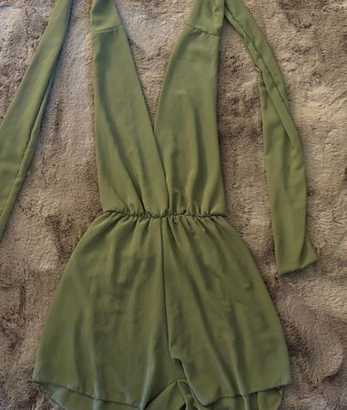 Khakifarbener Sommer Jumpsuit