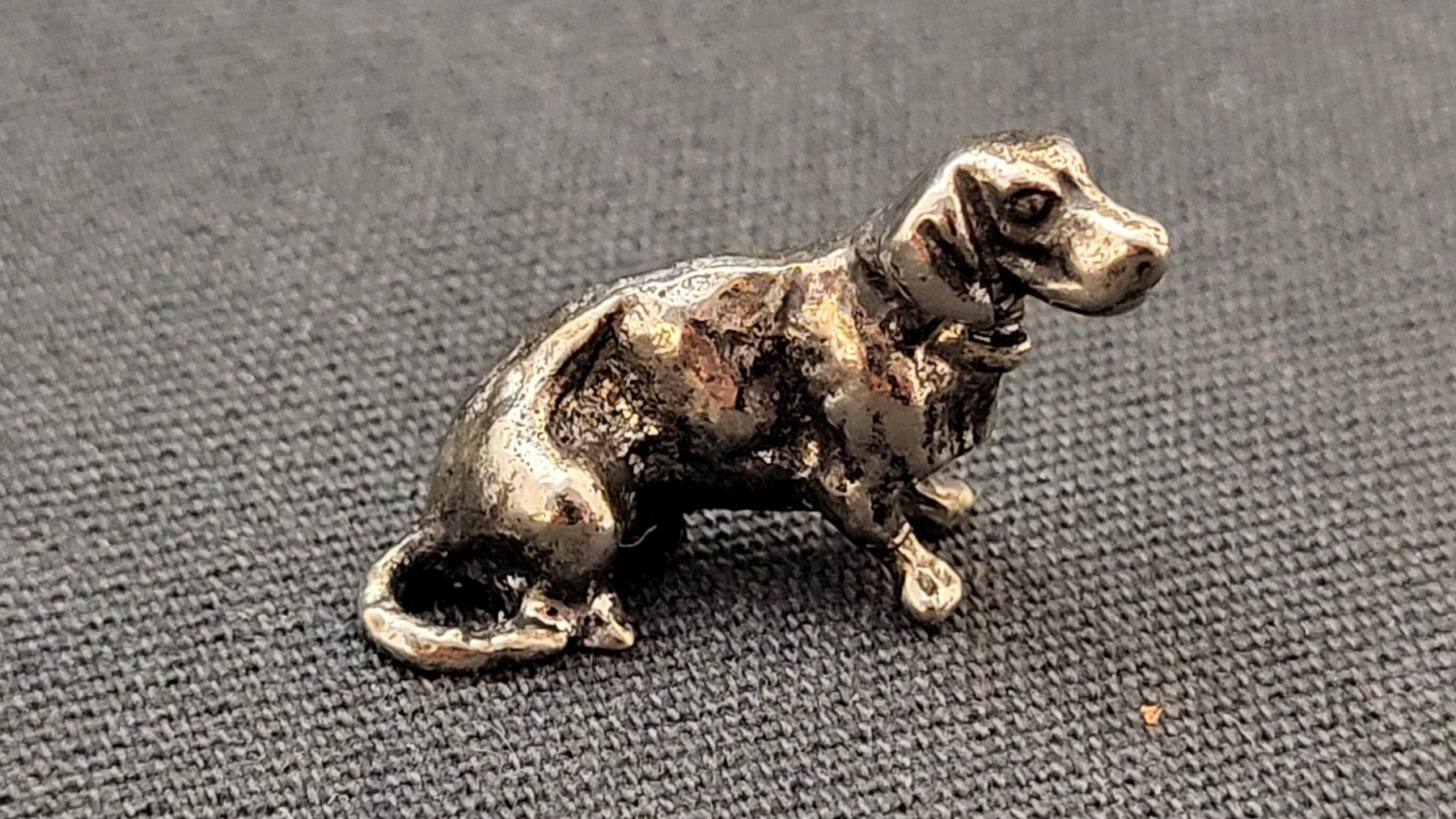 Statuette: Kleiner Metall-Dackel "VIII" – Usato da Basel venduto da spinne02