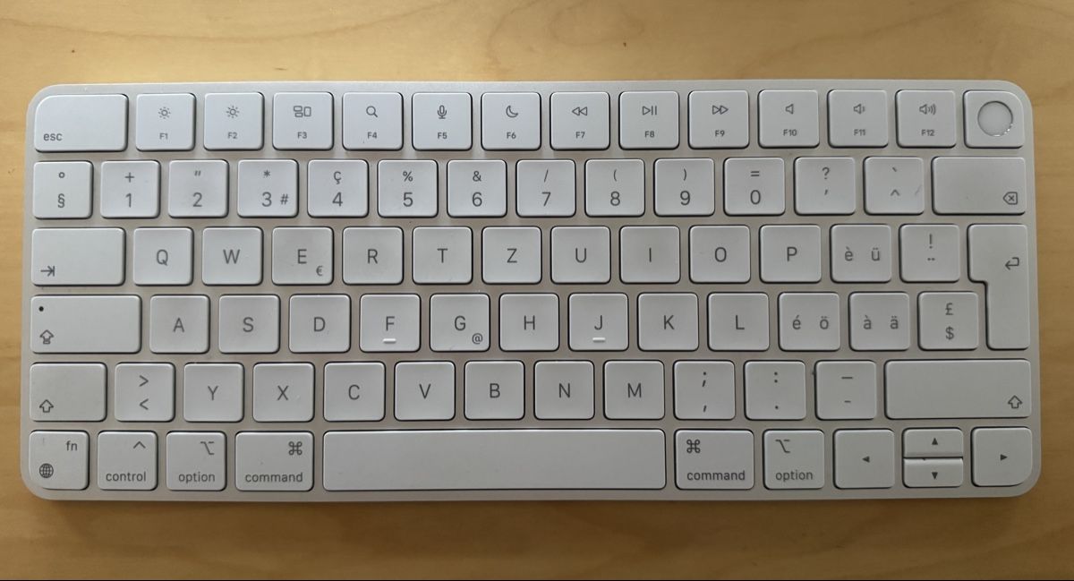 Apple Tastiere: Magic Keyboard mit Touch ID für Mac - Schweizerdeutsch – Usato da Zürich venduto da Lionel2410