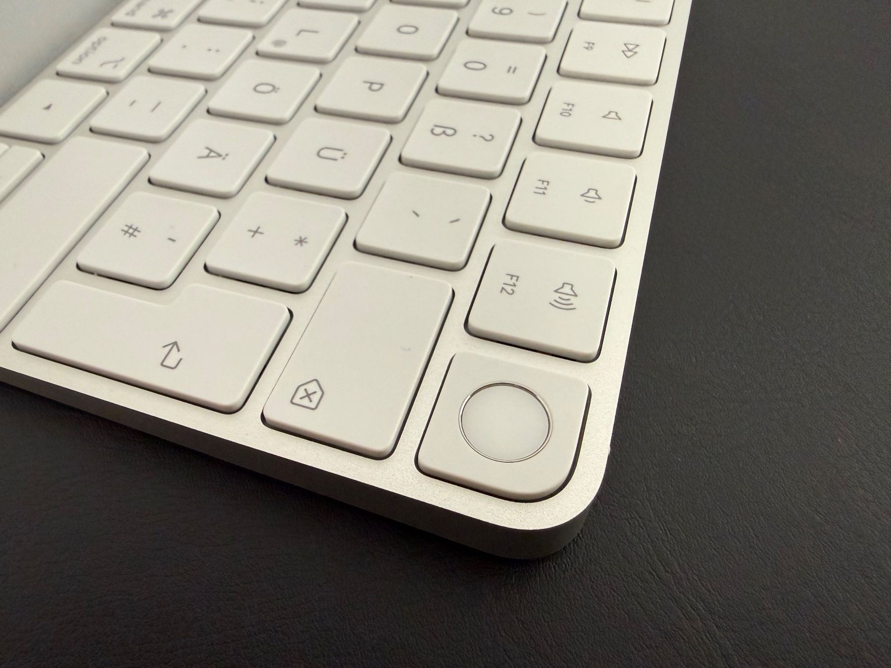 Apple Tastiere: Apple Magic Keyboard Touch ID - Deutsches Layout – Nuovo (secondo la descrizione) da Grüsch venduto da Speed_demon 3