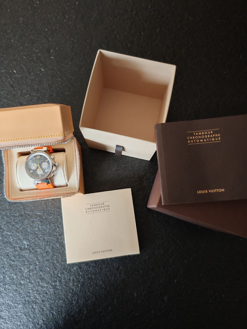 Louis Vuitton Orologi: Louis Vuitton Auto. Tambour Chrono Full Set – Usato da TROISTORRENTS venduto da winwin63 9
