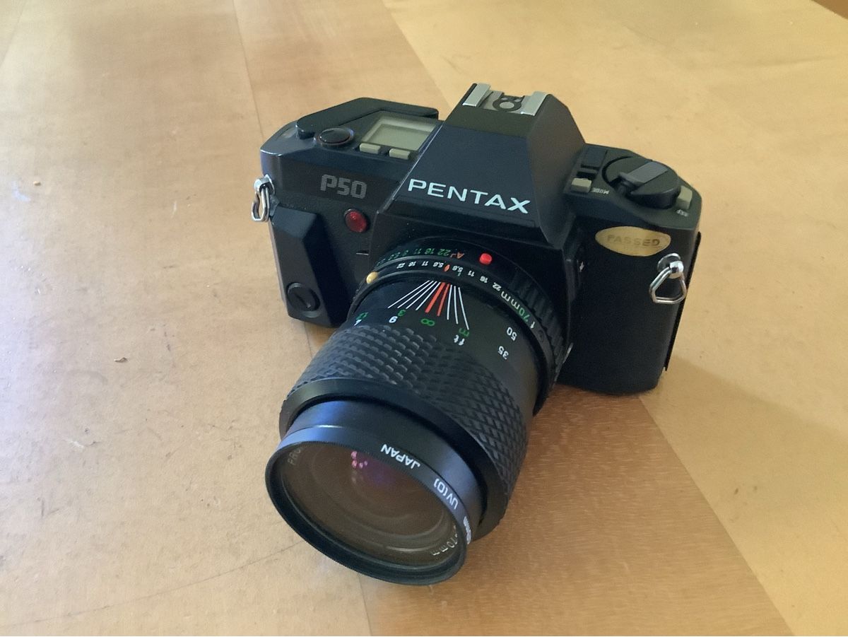 Pentax Fotocamera: Fotokamera Set Pentax P50 mit 2 Objektiven und Blitz – Usato da Arisdorf venduto da Poschti1