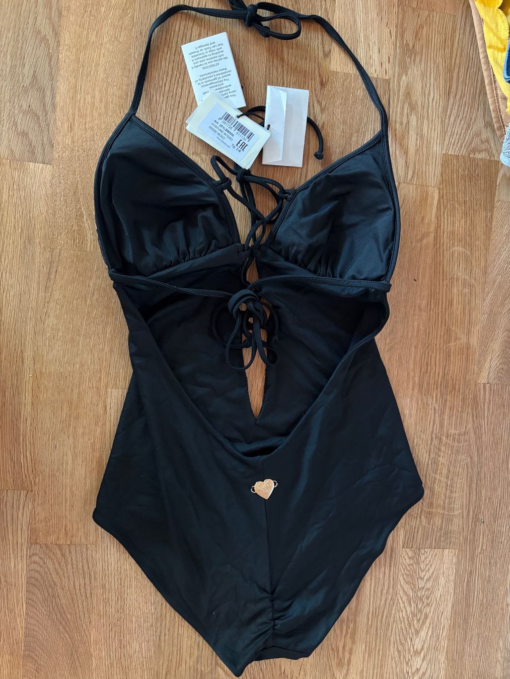Costumi da bagno & Bikini: Twinset Badeanzug mit Stickerei – Usato da Thun venduto da annis_needful_things 1