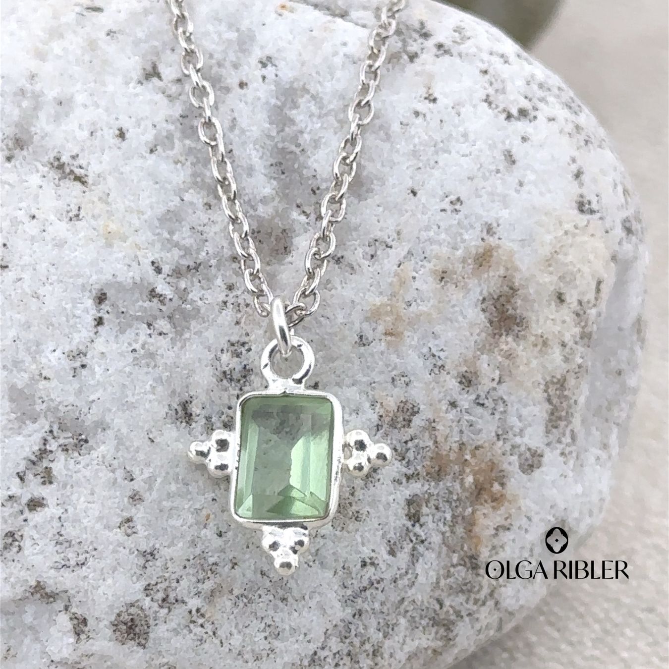 Olga Ribler Colliers: Silberkette mit grünem Amethyst Anhänger – Neuf (Voir description) à Luzern par MonikaS03 2