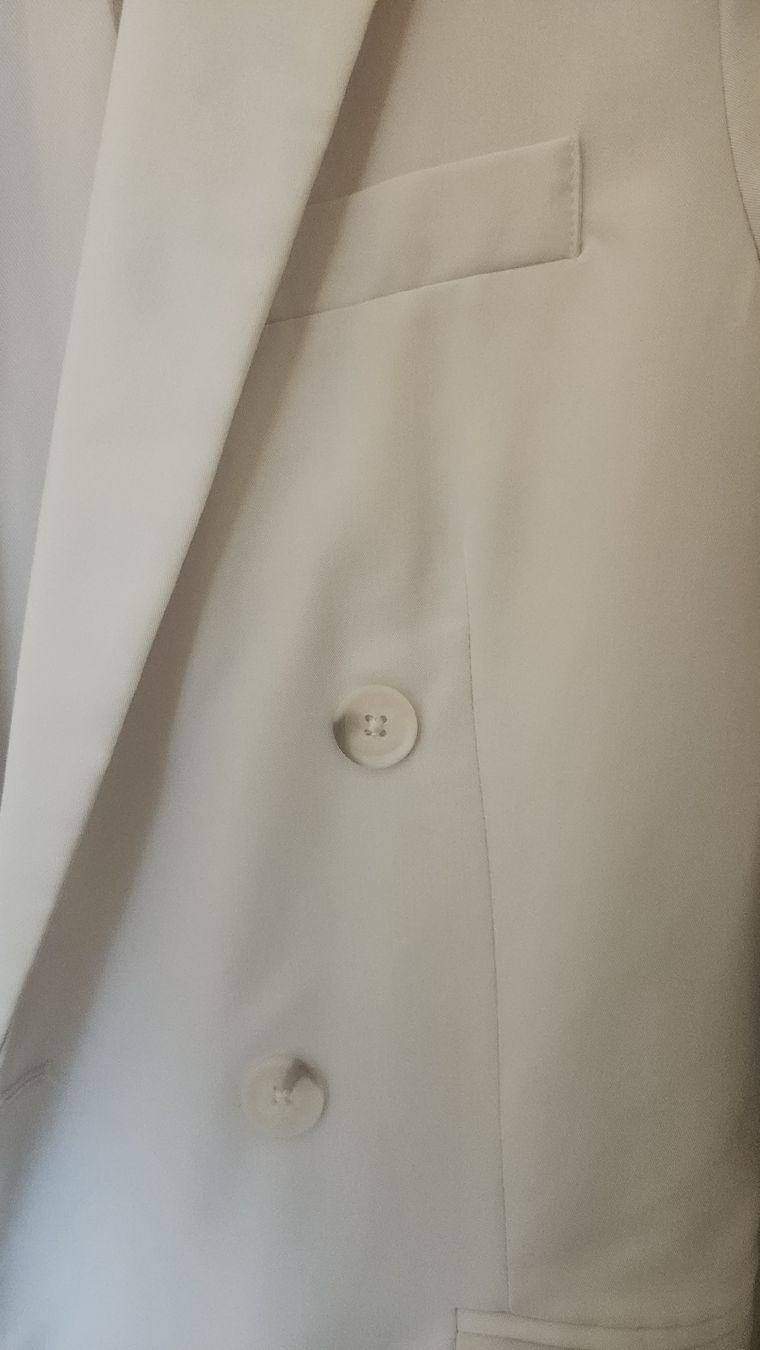 Stradivarius Giacche: Blazer Straduvarius Beige/Naturfarben – Usato da Wetzikon ZH venduto da ELIVNE 4
