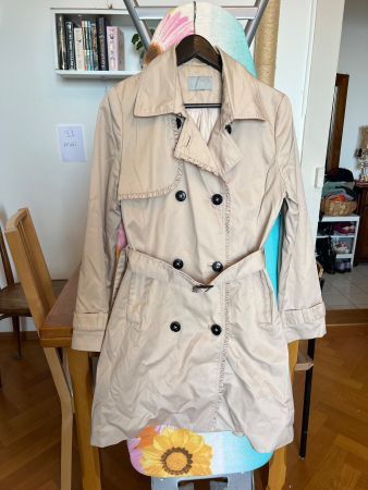 Très joli trench à volants 40