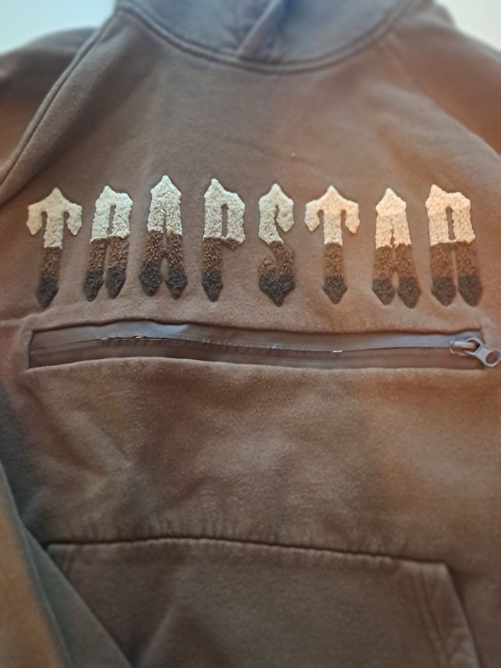 Trapstar Pulls & Sweat-shirts: Sweat à capuche Trapstar  marron taille M état correct – D'occasion à Puplinge par jacoplane 1