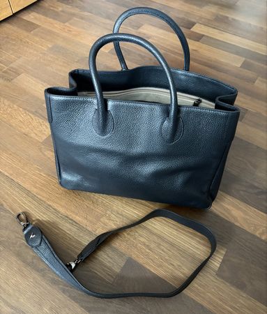 Pack Easy Ledertasche Loris, schwarz mit Schultergurt